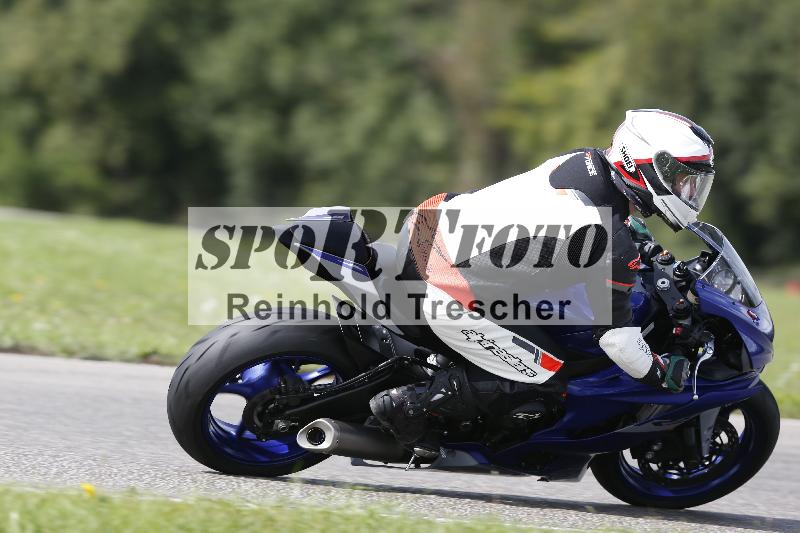 Archiv-2025/53 16.09.2025 Track Day Domi Aegerter ADR/Gruppe gelb/unklar